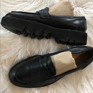Black chunky leather loafer